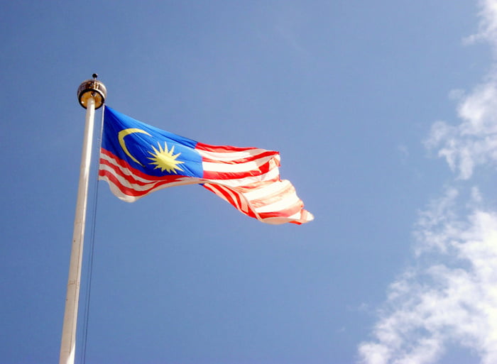 Maksud anak bulan dalam bendera malaysia