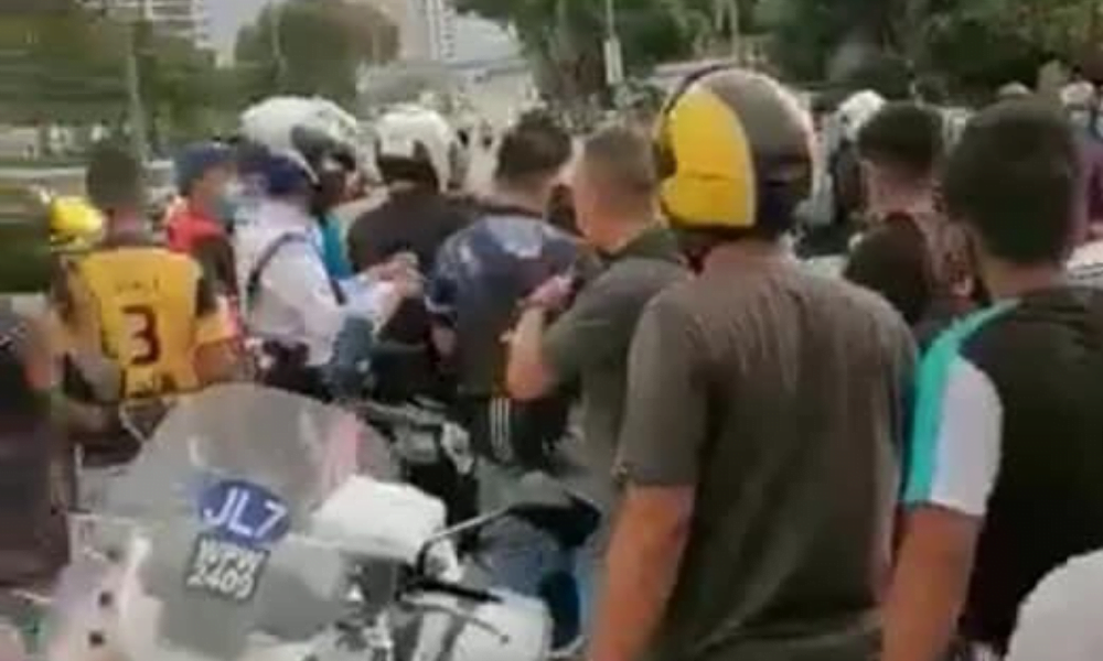 Tuduh Polis Tendang