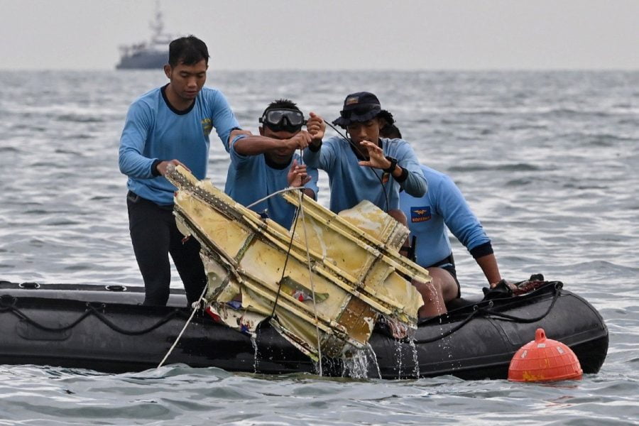 Indonesia aviation accident 1610247399 | lebih banyak bahagian tubuh manusia ditemui luar pesisir jakarta | oh Media | oh Media indonesia aviation accident 1610247399