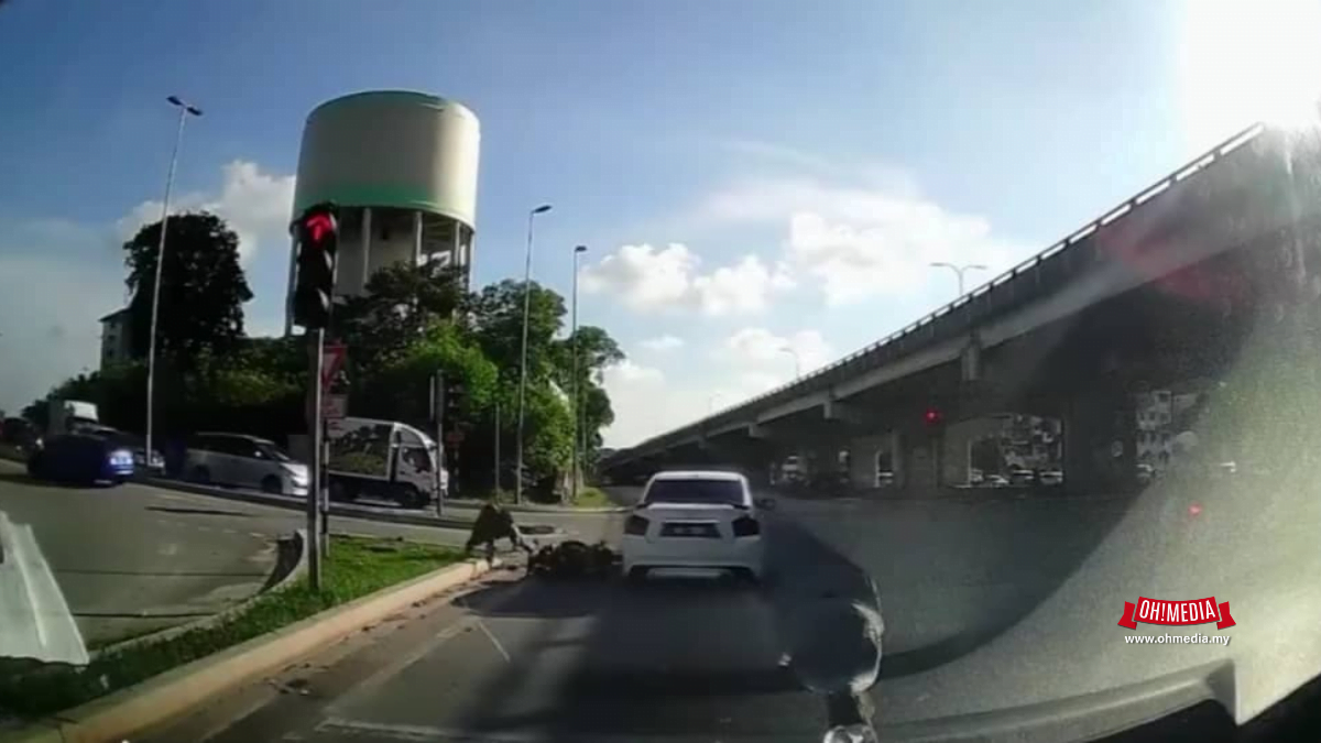 Kereta Langggar Lampu Isyarat