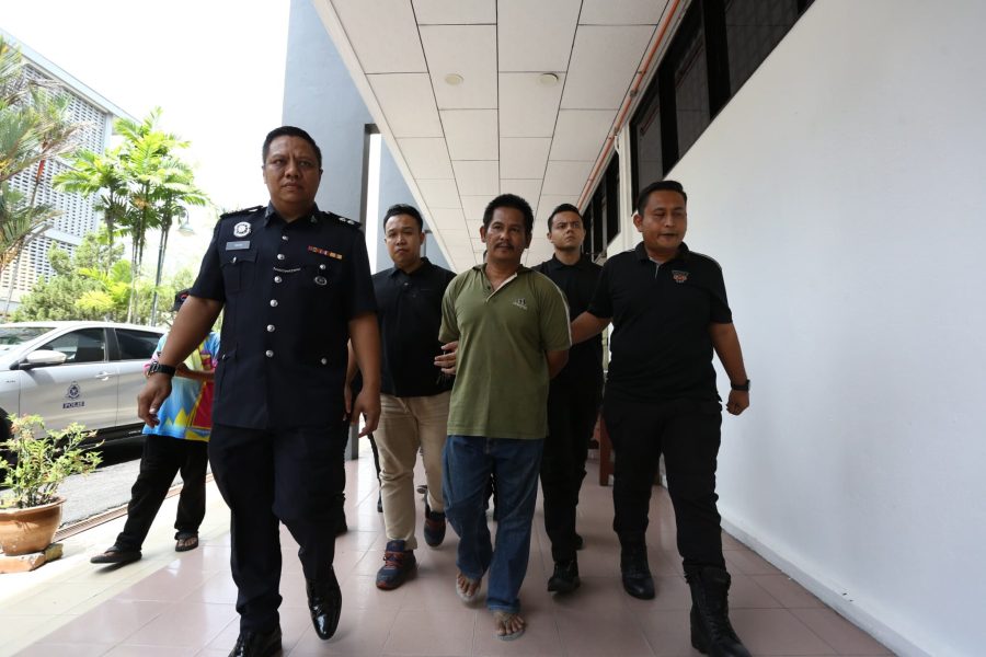 Baru Diikat Jamin, Pemandu Lori Rempuh Trak FRU Ditahan Semula Kes Curi Lembu
