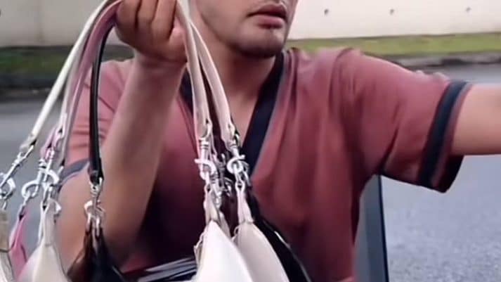 Photo 6156779879186679073 y