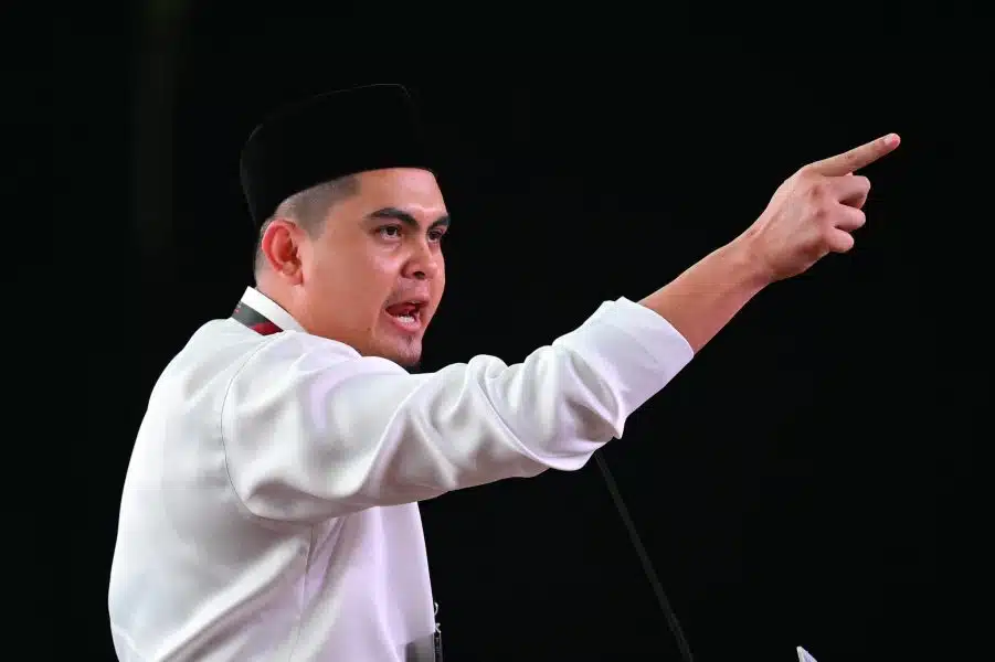 Akmal saleh | anda seorang bacul dan bodoh akmal saleh kecam mahasiswa bakar gambar pmx | oh Negara oh Media | oh Media Akmal Saleh