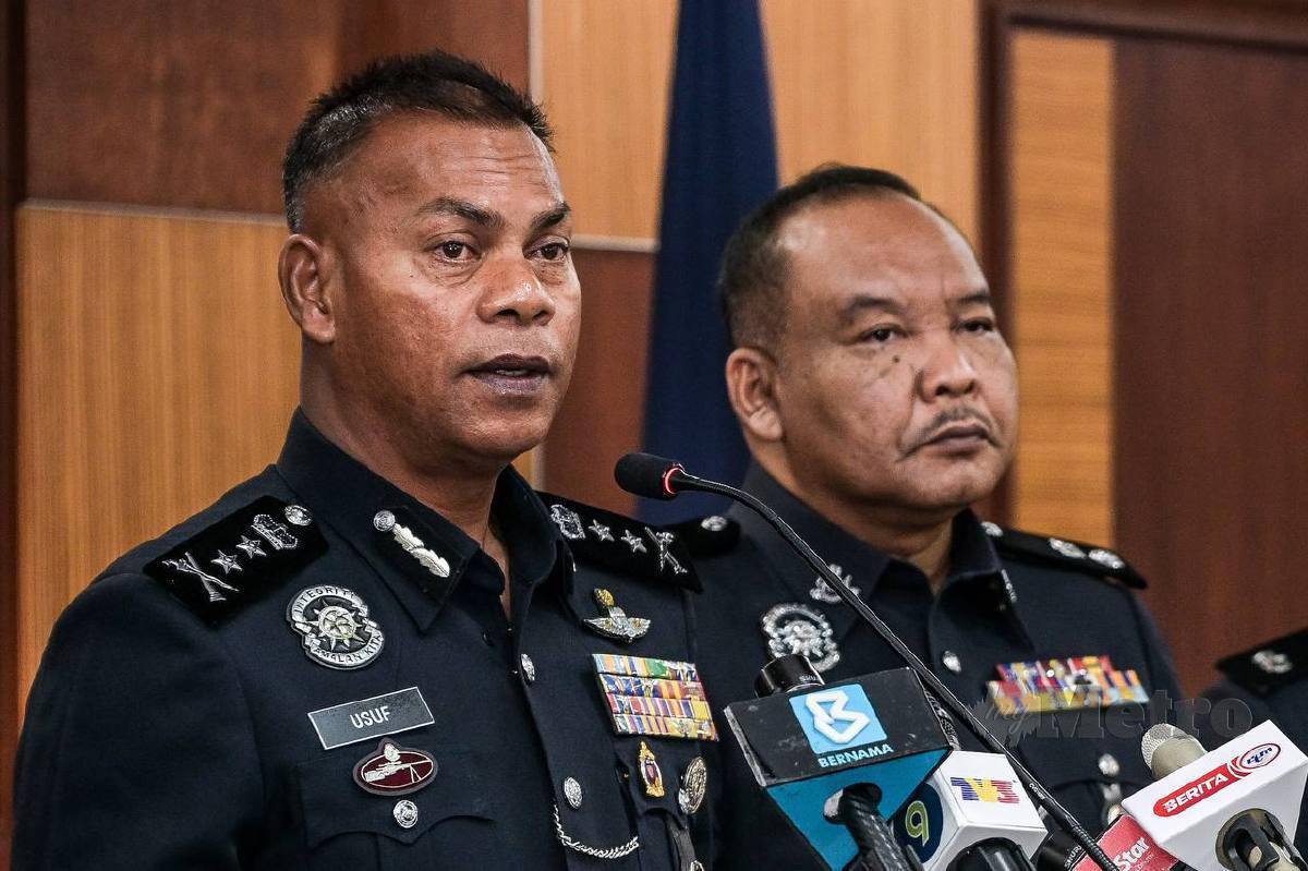 Foto polis | polis siasat peserta bawa patung mirip perdana menteri ke perhimpunan | trending oh Media | oh Media Foto Polis