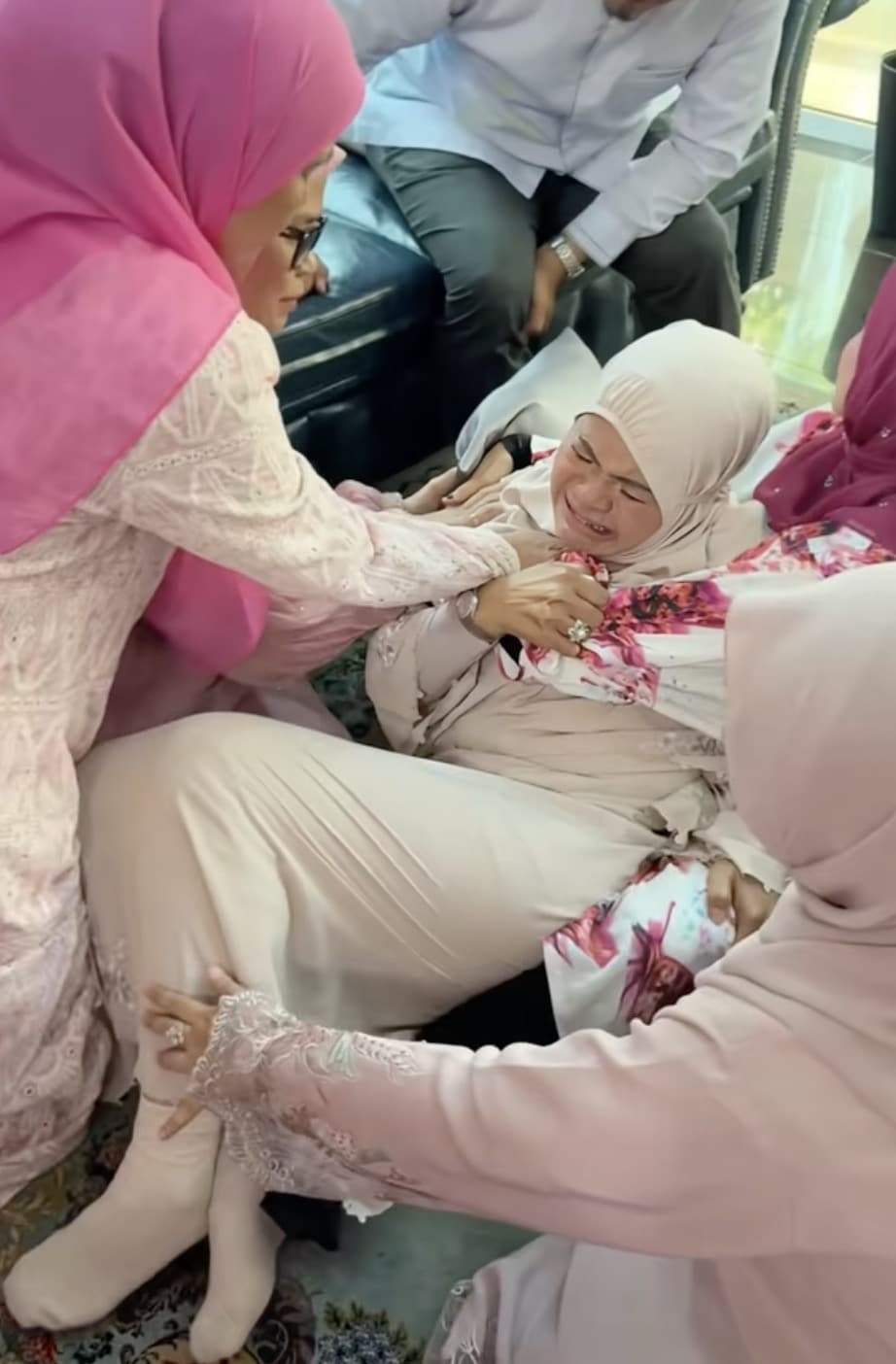 “Ular Hitam, Tanah Kubur, Busung” – Usahawan Tudung Haliza Maysuri Disihir Sejak Awal Bisnes
