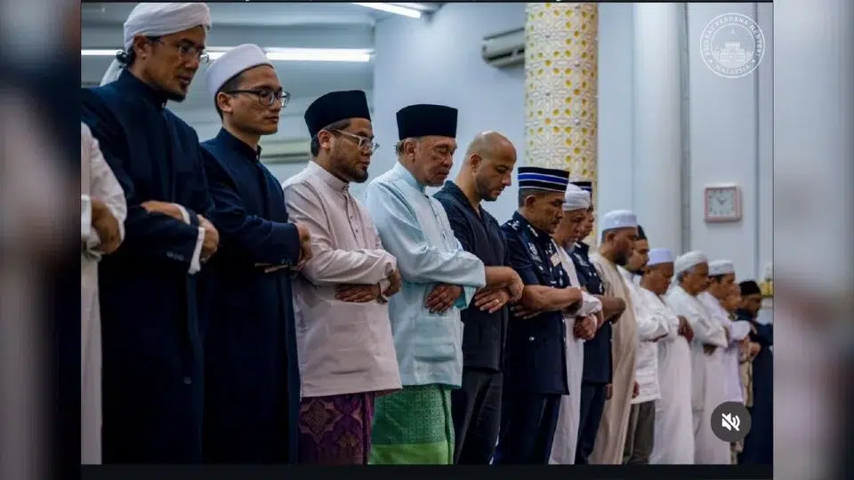 | maher zain puji anwar ibrahim kata dunia perlu lebih ramai macam pmx | oh Media maher zain