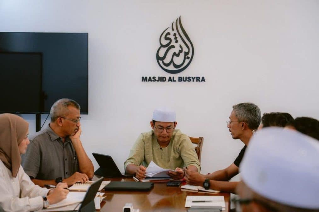 1731 | ustaz firdaus firabib umum letak jawatan imam dan pengerusi masjid al busyra | oh Media  1731