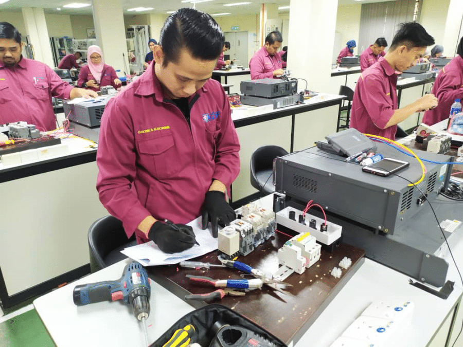 | hasil usaha kerajaan madani kadar pengangguran malaysia turun ke 2 9 peratus | oh Media