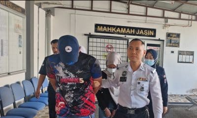 Pemandu Bas Dan Kekasih