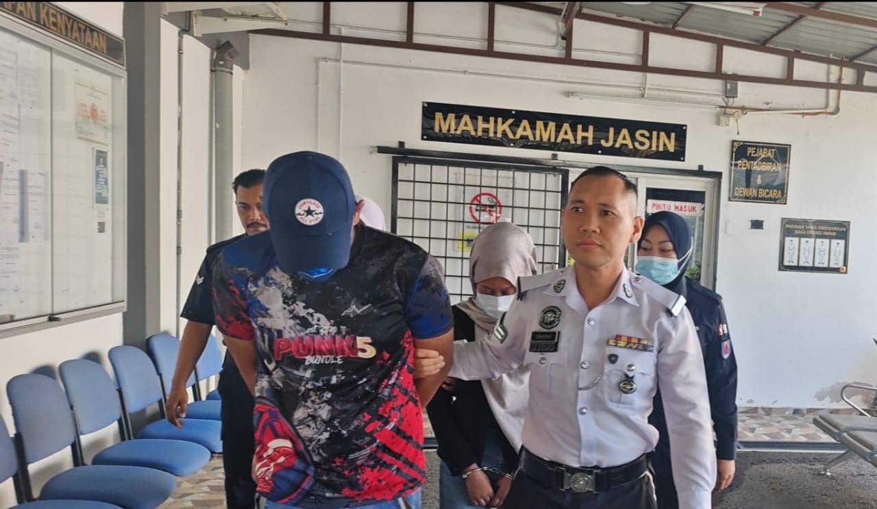 Pemandu Bas Dan Kekasih