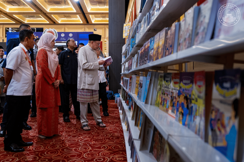 | anwar ibrahim umum kerajaan kekalkan pemberian baucar buku rm100 | oh Media
