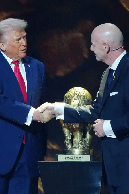 | donald trump diboo penyokong ketika penyerahan trofi final piala dunia 2026 | oh Media
