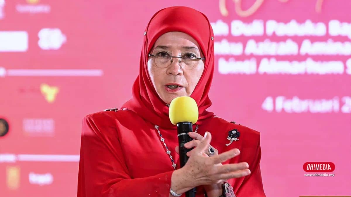 Tunku Azizah Tawar Orang Asli Kampung Sungai Cot Tinggal Di Tanah Milik Baginda Tunku Azizah Tawar Orang Asli Kampung Sungai Cot Tinggal Di Tanah Milik Baginda