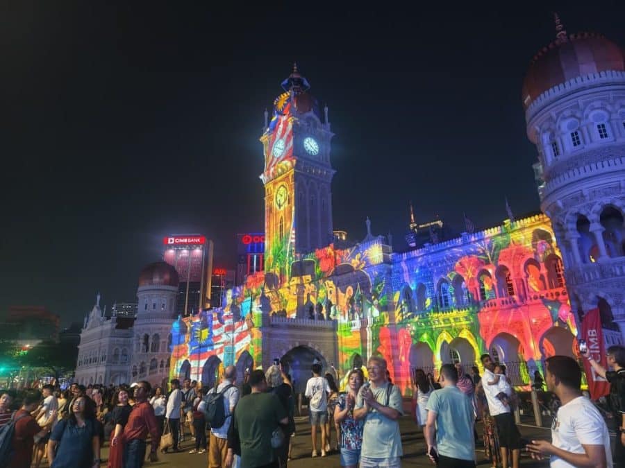 | pagi di putrajaya malam di dataran merdeka semangat membara untukmu malaysia warnai sambutan merdeka ke 69 | trending oh Media | oh Media