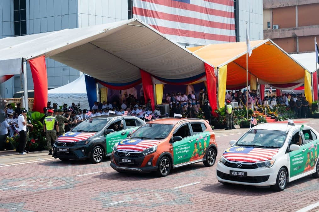 | wanita pemacu kemajuan negara Kontinjen sisboleh grab mewarnai perbarisan merdeka tahun ini | branded oh Media | oh Media