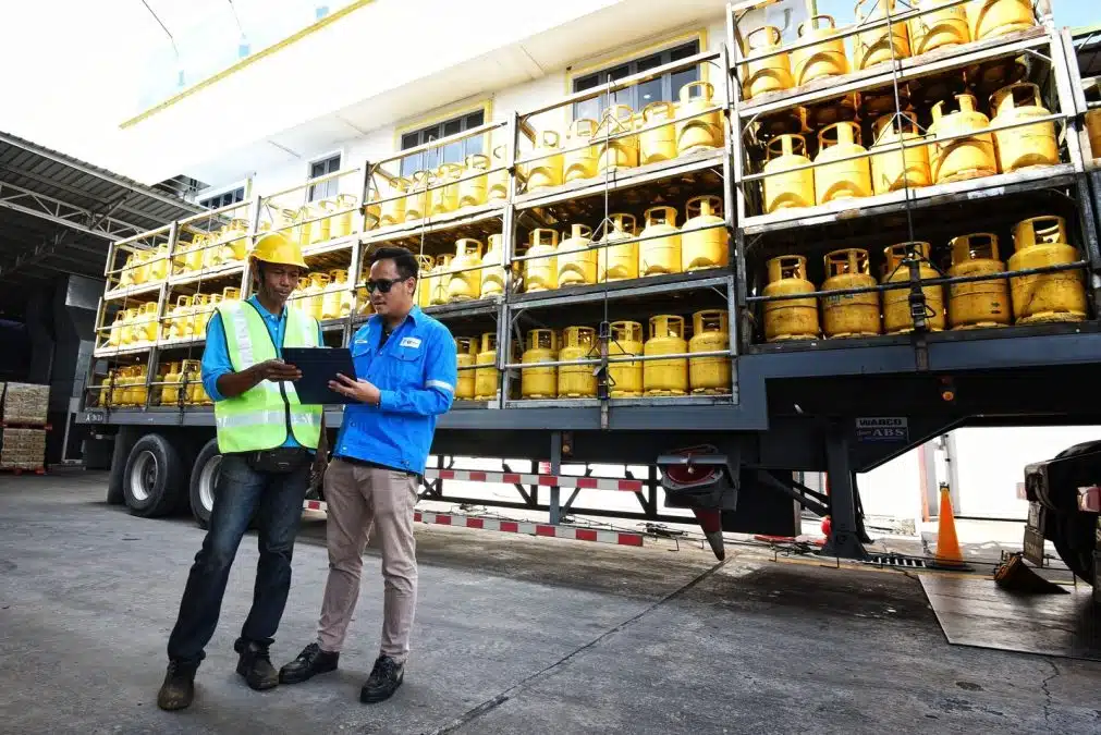 | bukan sekadar tong gas ada titik peluh amanah besar yang pastikan ia selamat sampai ke rumah | branded oh Media | oh Media