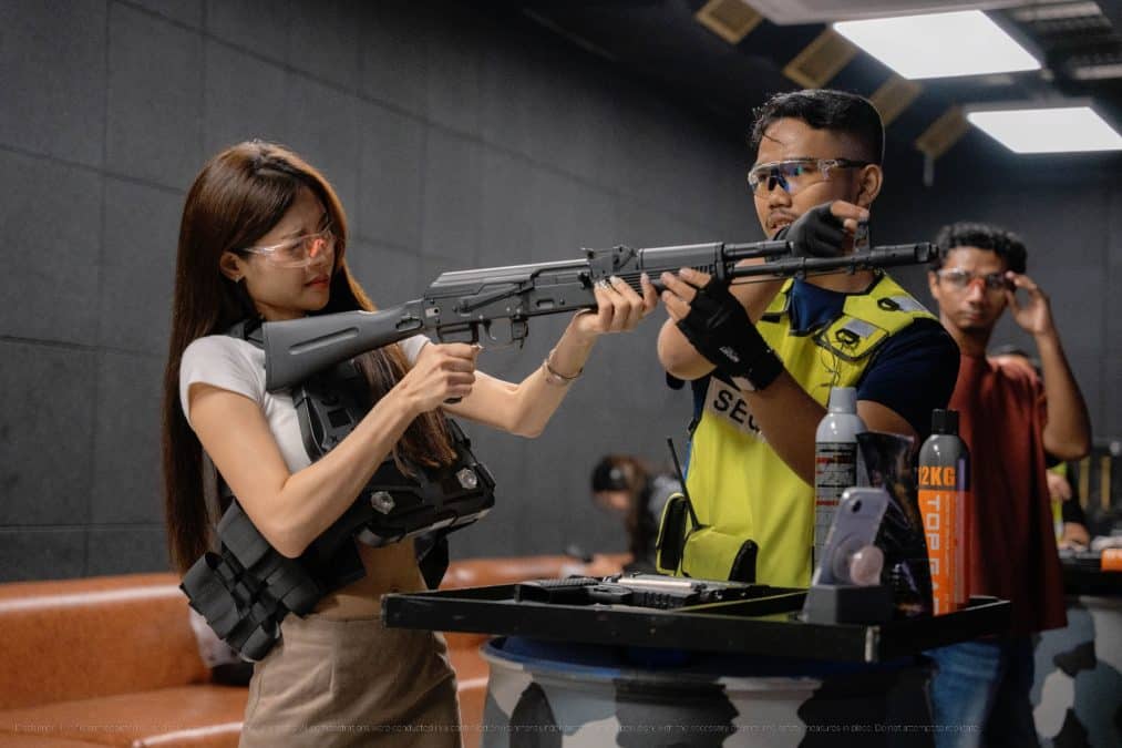 | tablet percuma Deal paling best tahun ini apa yang pro tentang honor x9e pro | branded oh Media | oh Media Two people in safety glasses hold a rifle together at an indoor shooting range.