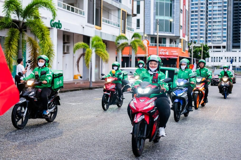 | wanita pemacu kemajuan negara Kontinjen sisboleh grab mewarnai perbarisan merdeka tahun ini | branded oh Media | oh Media