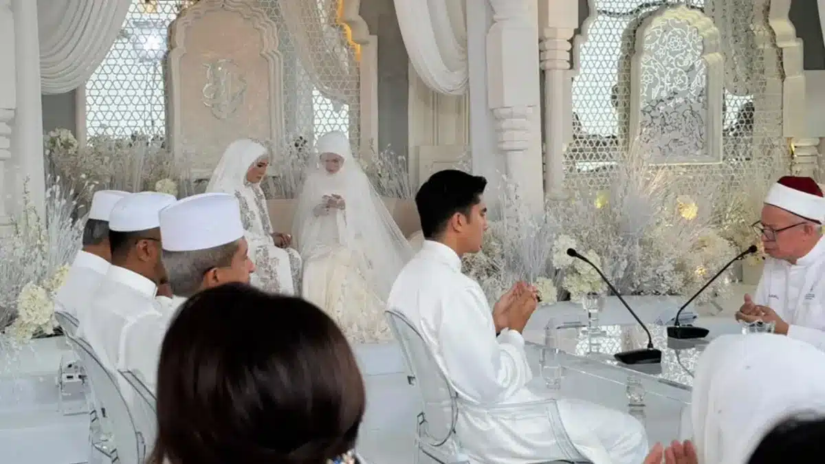 Dr zulfikli | terbalikkan tangan ketika doa nikah syed saddiq bella dr zulkifli tampil beri penjelasan | oh Media | oh Media dr zulfikli